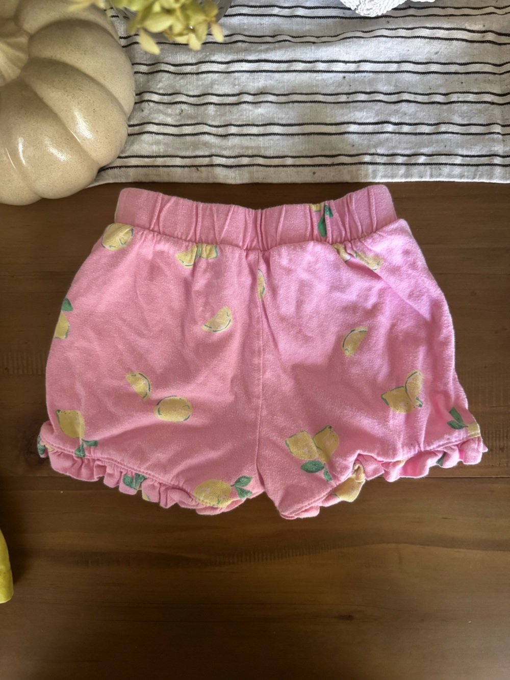 GAP Pink Lemon Print Ruffle Hem Shorts - Picture 2 of 2
